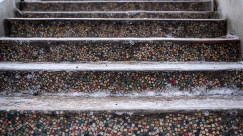 Tynk mozaikowy na schody